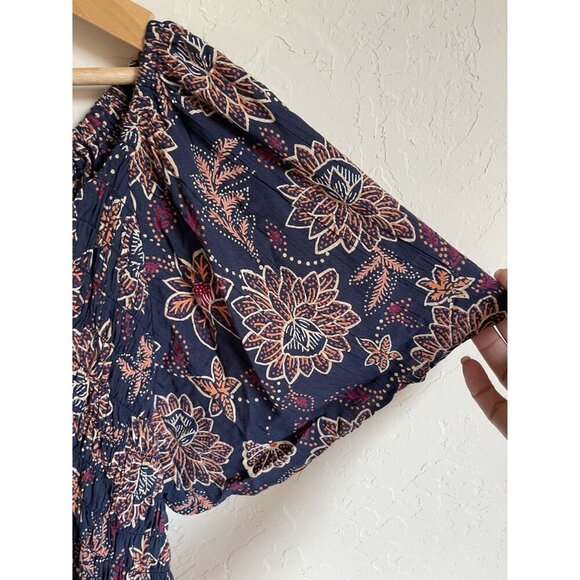 Angie 1X Gray V-Neck Smocked Peasant Top Ruffle Flutter Sleeve Blouse 100% Rayon - Picture 4 of 8